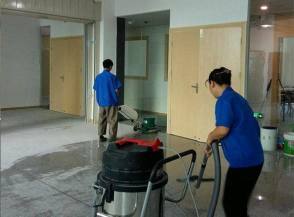 開(kāi)荒清潔/日常保潔/開(kāi)荒保潔提供樓宇開(kāi)荒保潔、商場(chǎng)開(kāi)荒保潔等服務(wù)